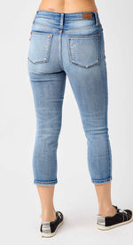 Judy Blue Mid-Rise Contrast Wash Capri