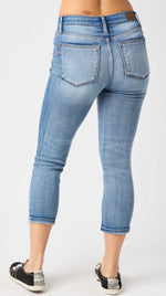 Judy Blue Mid-Rise Contrast Wash Capri