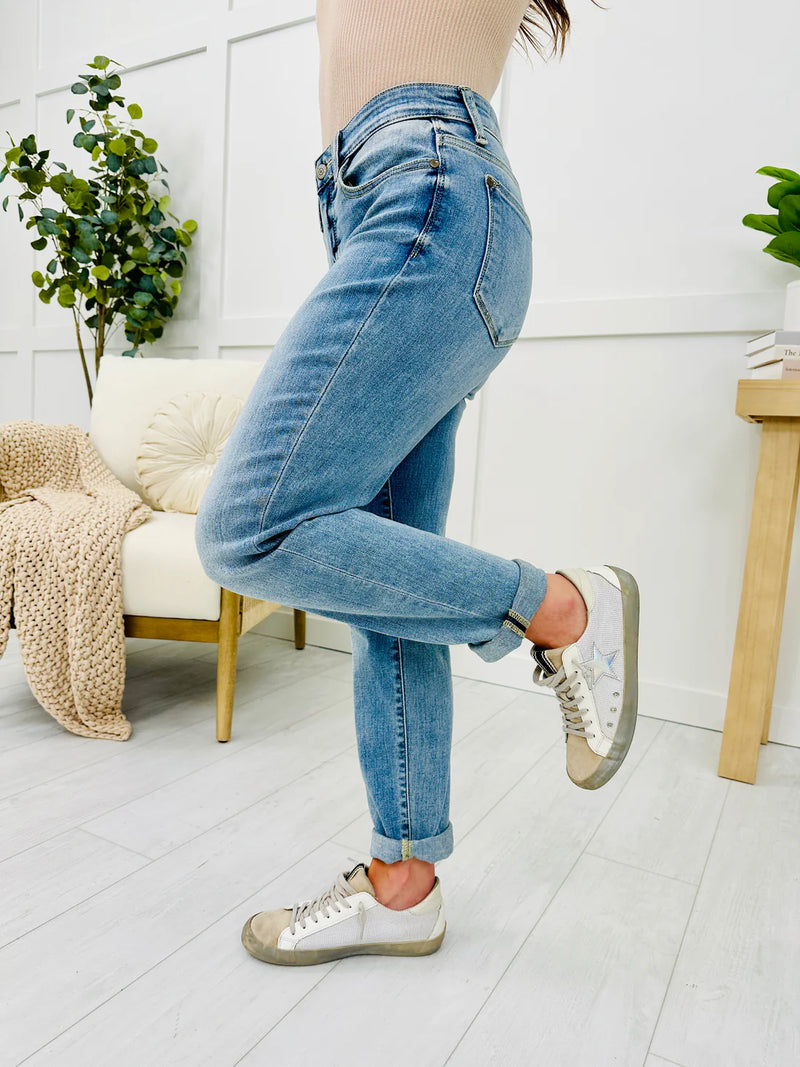 Judy Blue Mid -Rise Bleach Washed Boyfriend Jeans