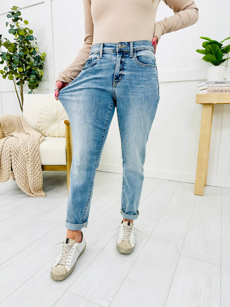 Judy Blue Mid -Rise Bleach Washed Boyfriend Jeans